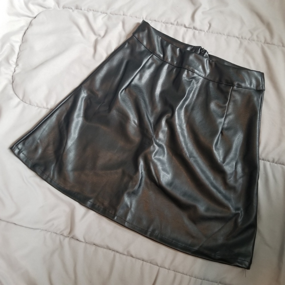 🎅3 for $10🎅 Boohoo Faux Leather Skater Skirt